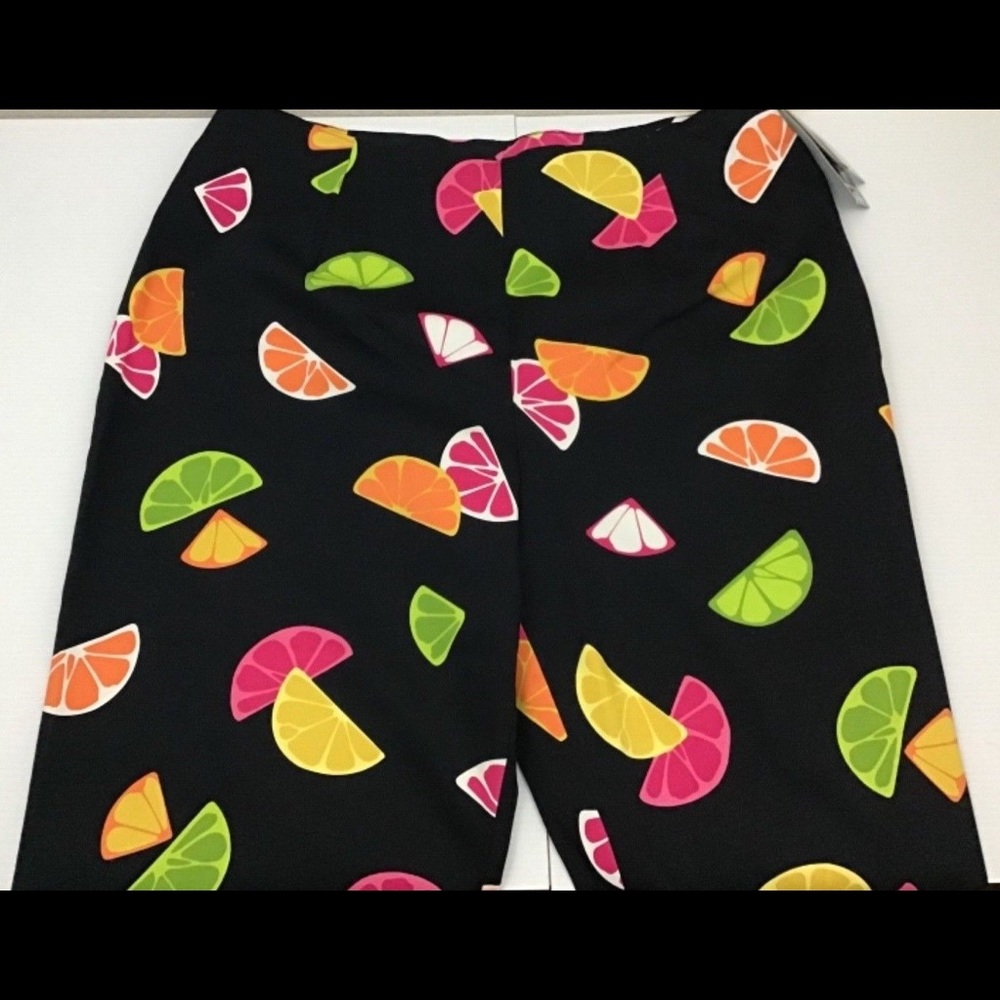 Briggs Black Tropical Fruit Capris Size 20W